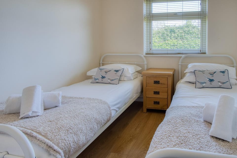 Chalet (2 Bedrooms) | 2 bedrooms, iron/ironing board, bed sheets