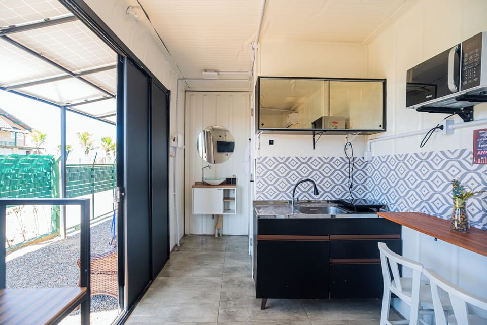 Basic House | Private kitchen | Full-size fridge, microwave, oven, stovetop