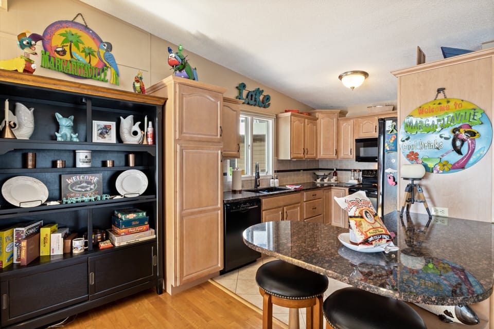 House, Multiple Beds, Patio (Rhondi's Retreat) | Private kitchen