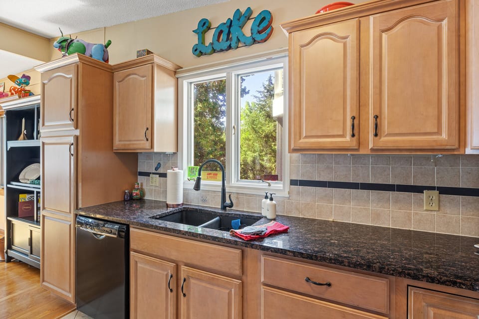 House, Multiple Beds, Patio (Rhondi's Retreat) | Private kitchen