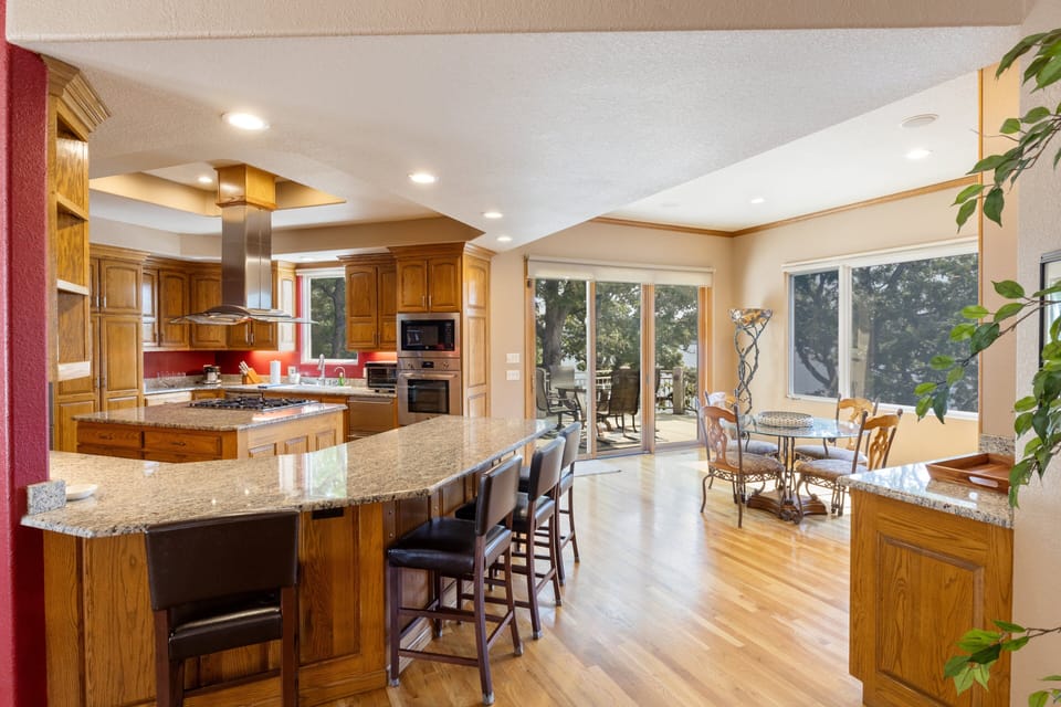 House, Multiple Beds, Hot Tub (Sunset Oasis) | Private kitchen