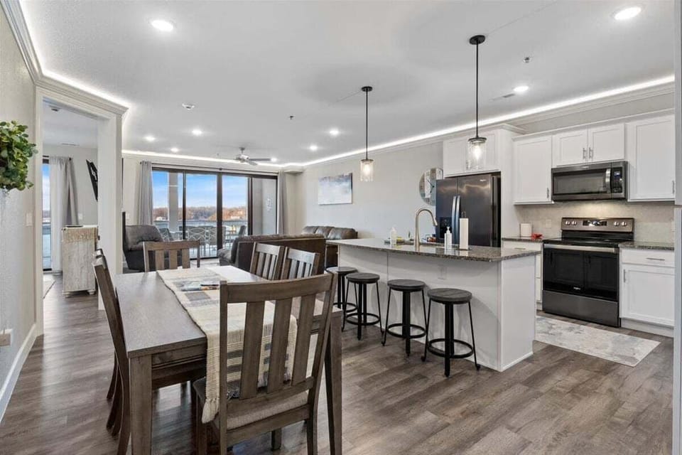 Condo, Multiple Beds, Patio (Lake Loft) | Interior