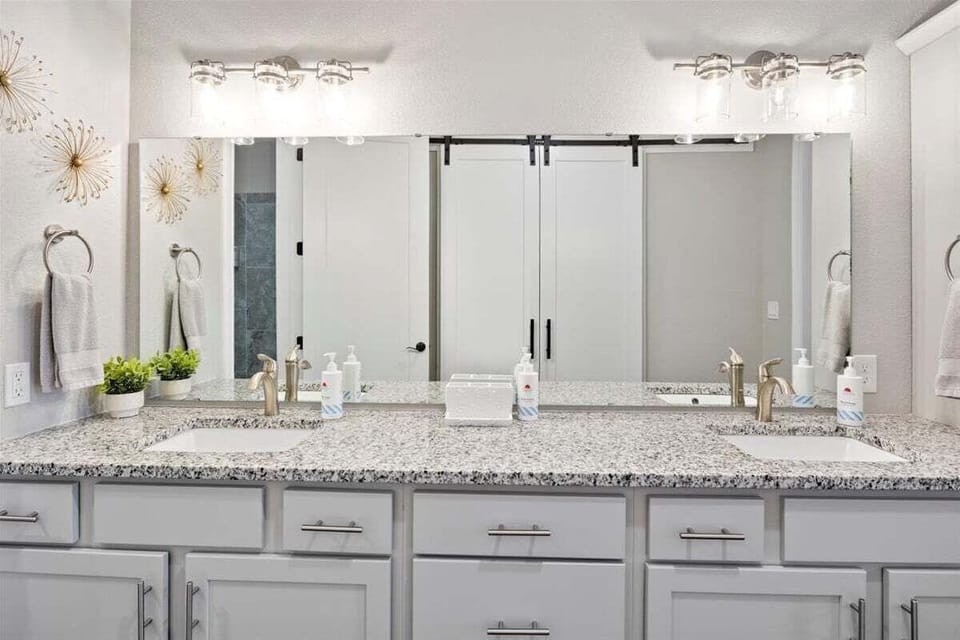 Topsider Condo w/ Updated Design & Amazing Main Channel Views Apartment in Osage Beach