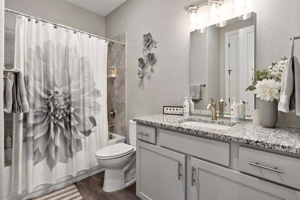 Topsider Condo w/ Updated Design & Amazing Main Channel Views Apartment in Osage Beach