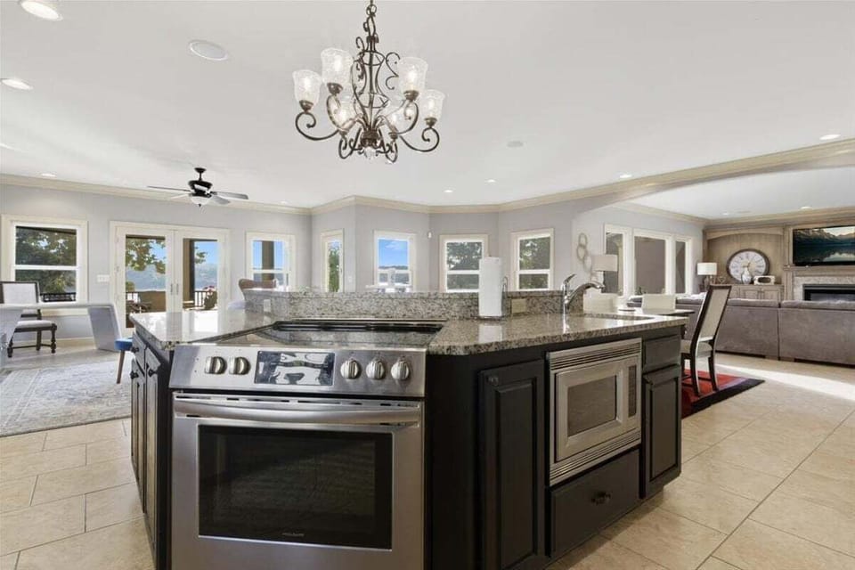House, Multiple Beds, Pool Access, Mountain View (Aqua Vie) | Private kitchen