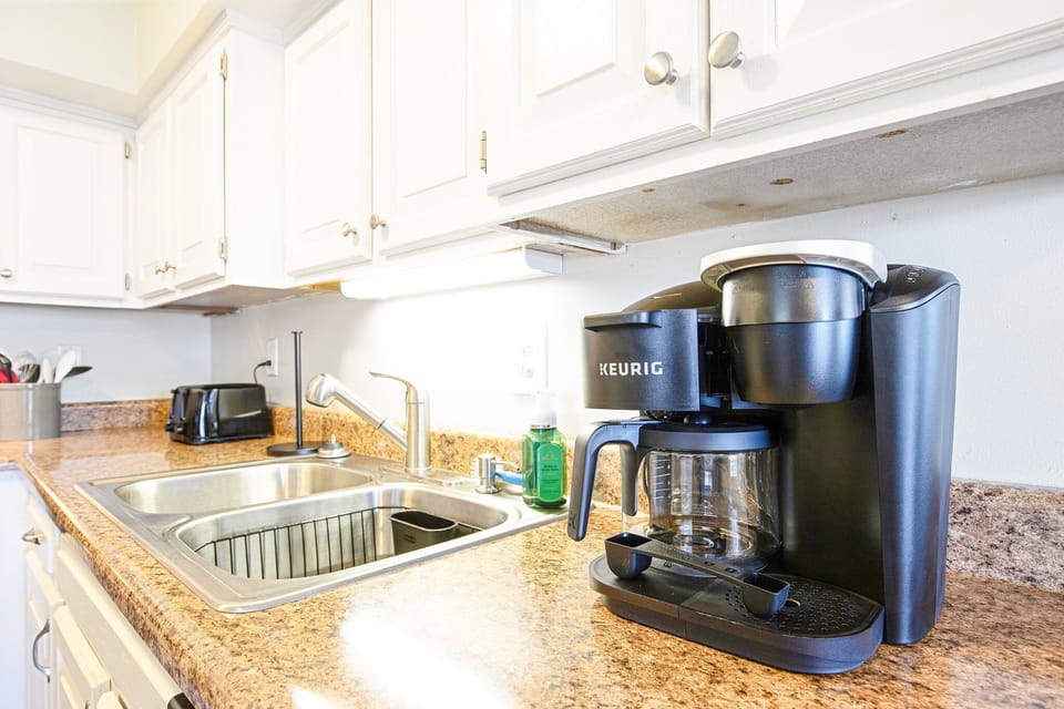 House, Multiple Beds, Patio (Moon Tide) | Private kitchen