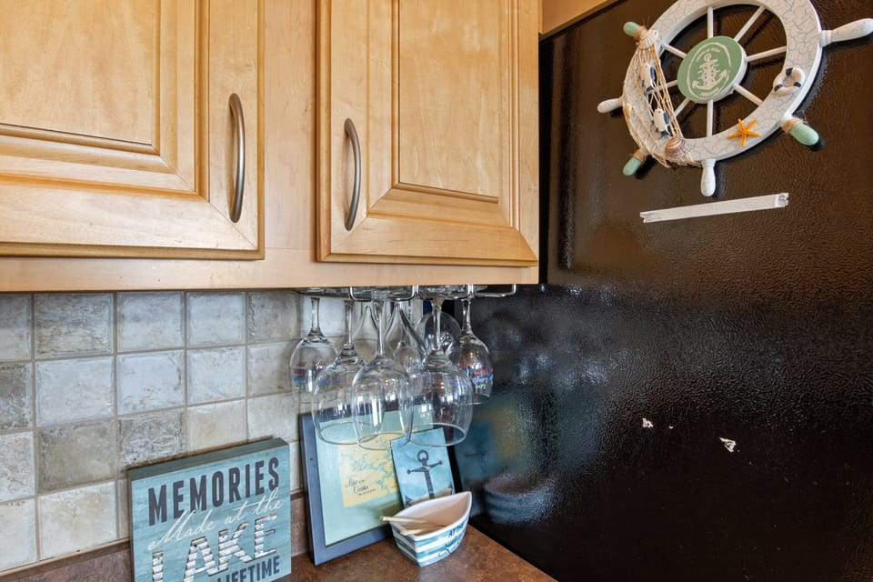 Condo, Multiple Beds, Jetted Tub (Queens Pointe) | Private kitchen