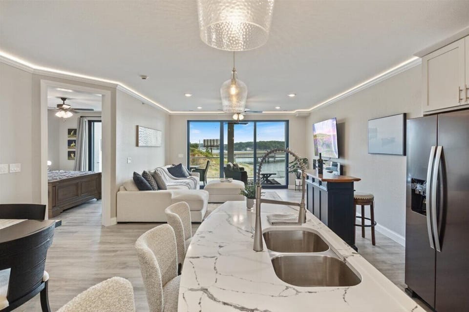 Condo, Multiple Beds, Pool Access (The Nest on 4th) | Living area