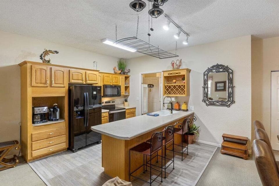 House, Multiple Beds, Hot Tub (Red Barn Manor Suites) | Private kitchen