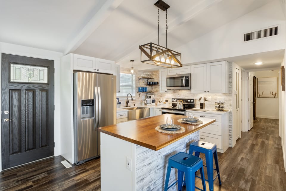 House, Multiple Beds, Patio (Ozark Family Fun) | Private kitchen