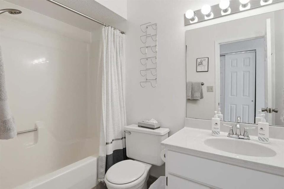 Lakefront Condo With 2 Pools, Courts, Trails & Patios at 12mm Apartment in Village Four Seasons