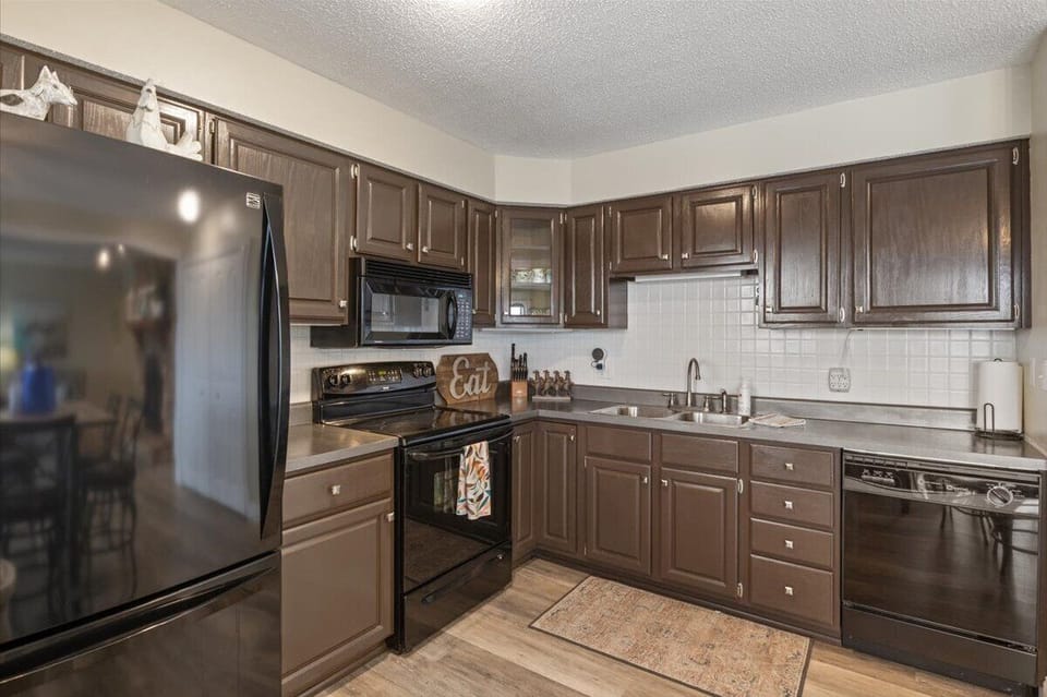 Condo, Multiple Beds, Patio (Golden Retreat) | Private kitchen