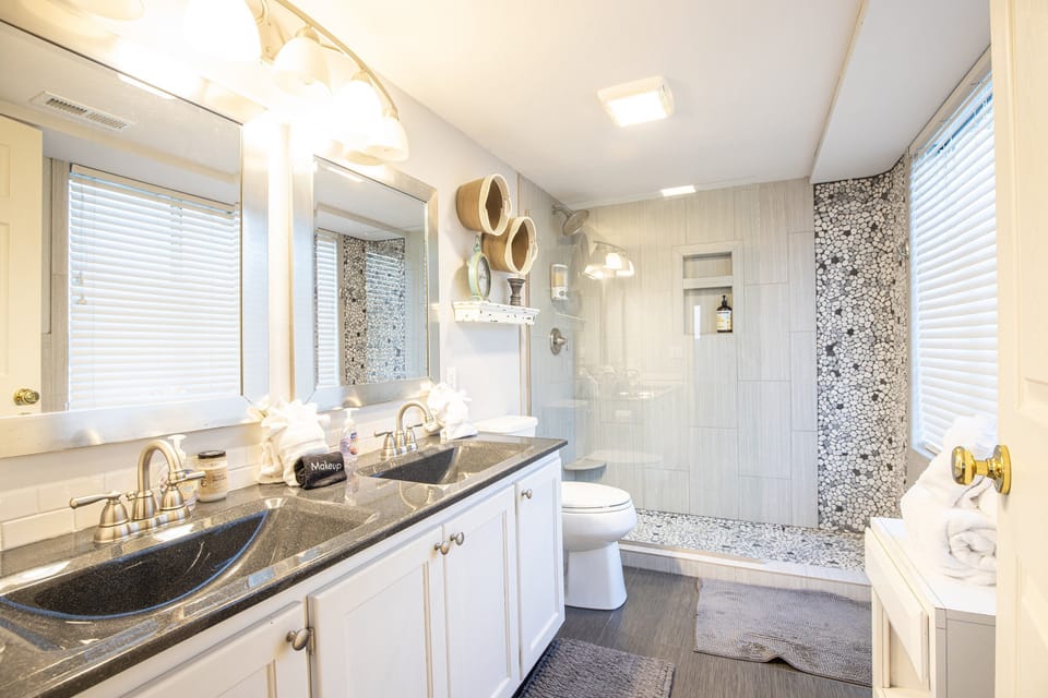 Penthouse Living In The Heart of the State Park Apartment in Osage Beach