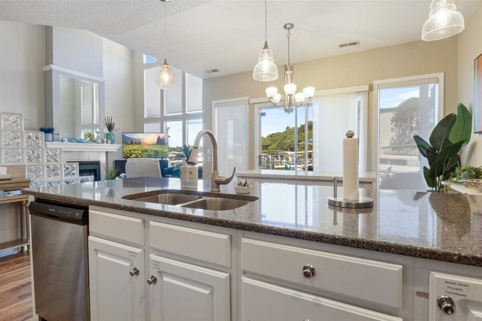 House, Multiple Beds, Patio (Serenity) | Private kitchen