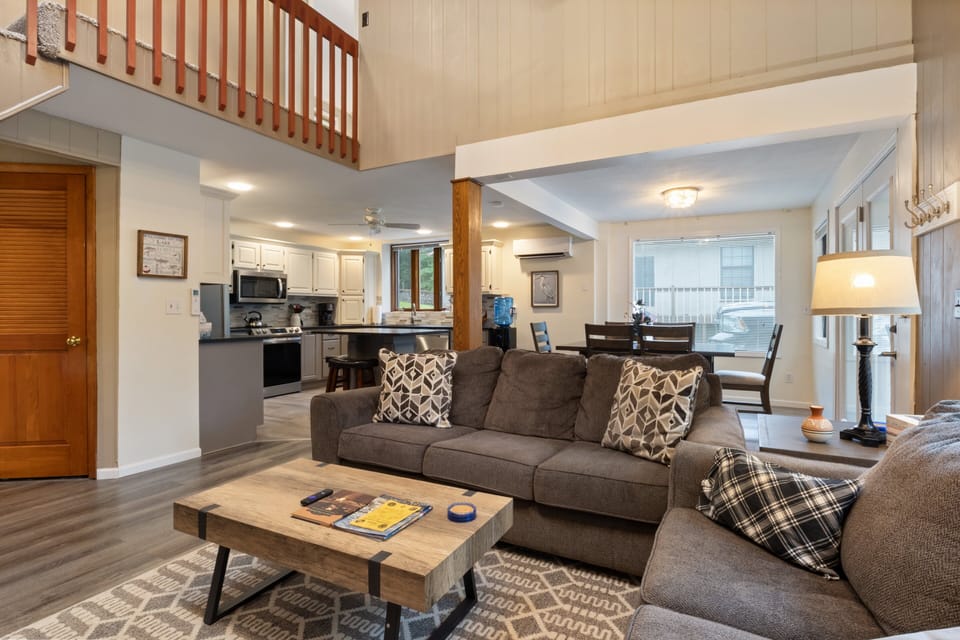 House, Multiple Beds, Patio (4 Waters Getaway) | Living area