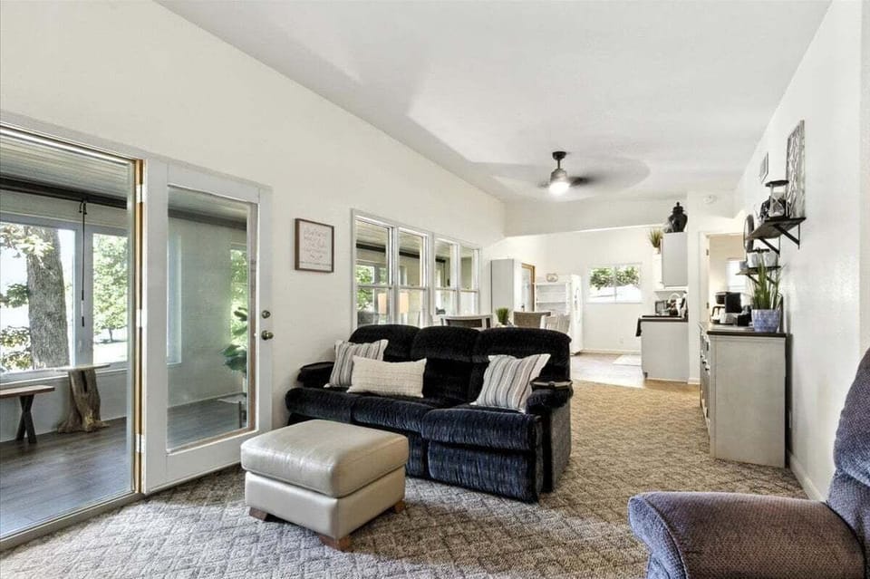 House, Multiple Beds, Patio (Chimney Cove Hideaway) | Living area