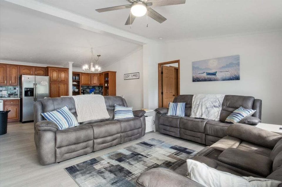 House, Multiple Beds, Patio (Ripple Cove Hideaway) | Living area