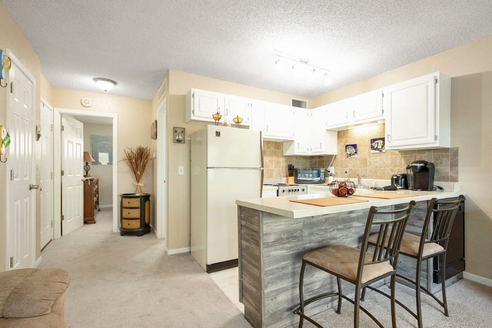 Condo, 1 Queen Bed with Sofa bed, Patio (AJ's Pura Vida) | Private kitchen | Toaster