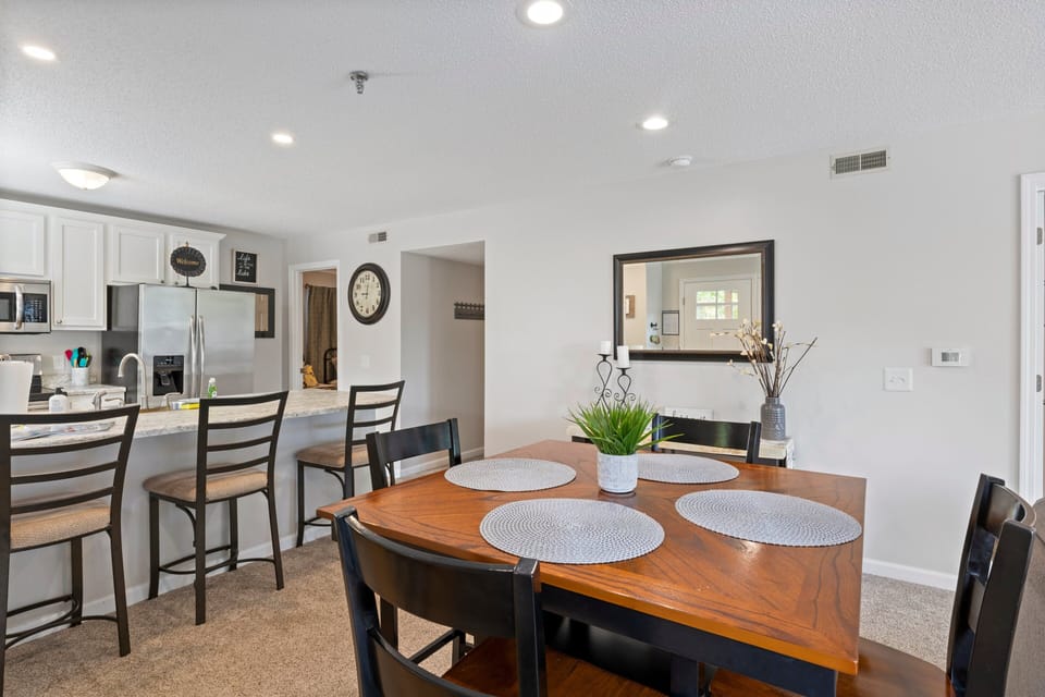 Condo, Multiple Beds, Balcony (Sunset Spectacular) | 2 bedrooms, individually decorated, individually furnished, bed sheets