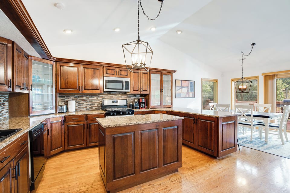 House, Multiple Beds, Patio (Byrde's Hideaway) | Private kitchen