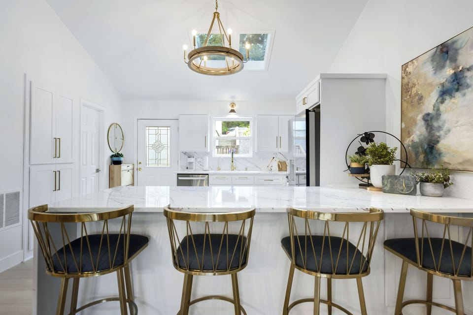 House, Multiple Beds, Patio (Lakeside Lux) | Private kitchen