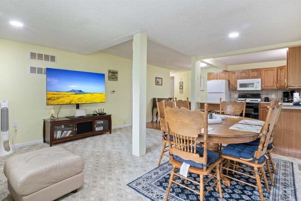 House, Multiple Beds, Patio (Lighthouse Haven) | Interior