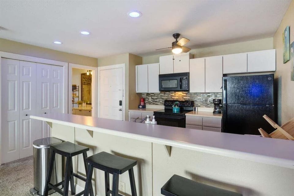 Condo, Multiple Beds, Patio (Hawk's Hideout) | Private kitchen