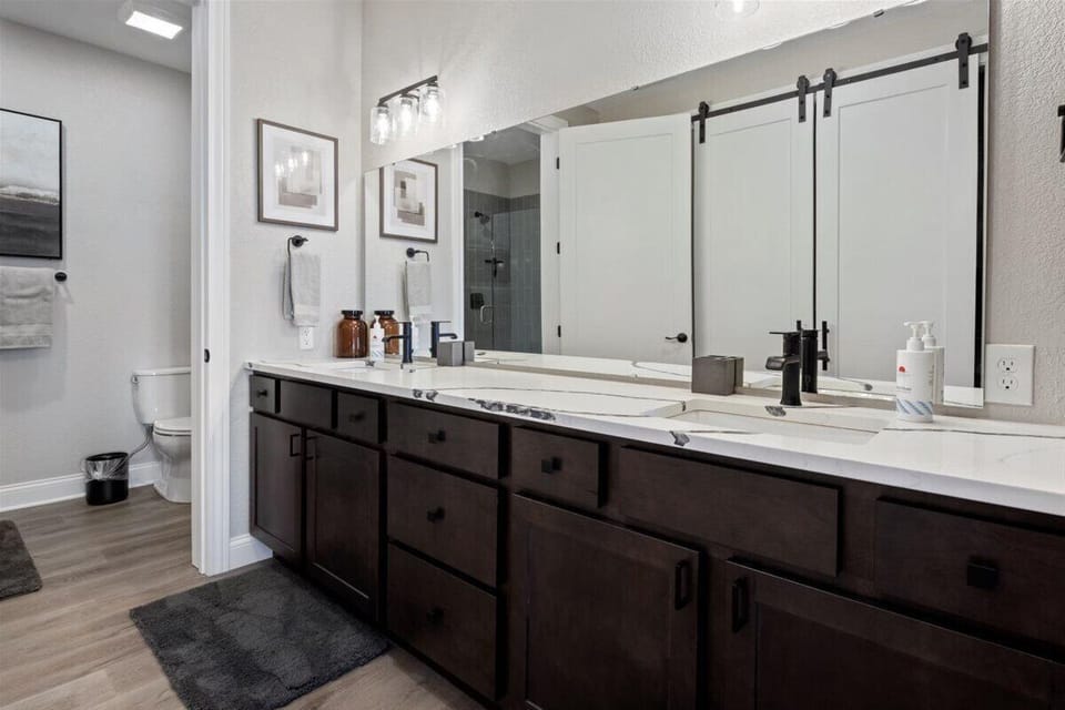 Upscale Lakeside Condo With Extraordinary Amenities at Topsider in Osage Beach 19mm Apartment in Osage Beach