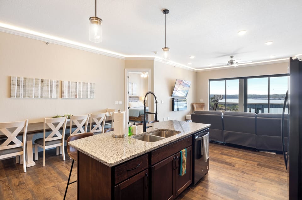 Condo, Multiple Beds, Pool Access (Amazing Topsider Penthouse) | Interior