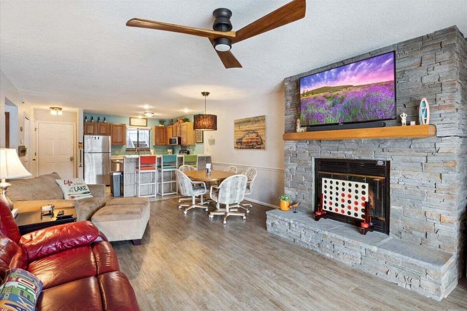 Condo, Multiple Beds, Patio (Lake Vibin') | Living area