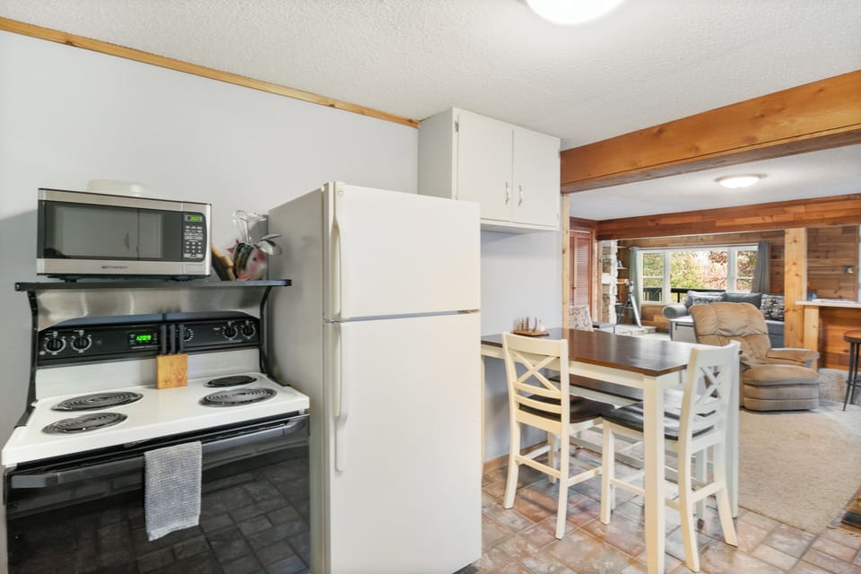House, Multiple Beds, Patio (Fireside Landing) | Private kitchen