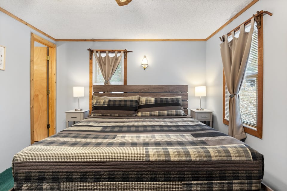 Stunning Lake View On A Nice & Quiet Relaxing Home House in Lake of the Ozarks