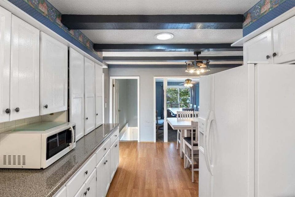House, Multiple Beds, Hot Tub (Buck Creek Cottage) | Interior