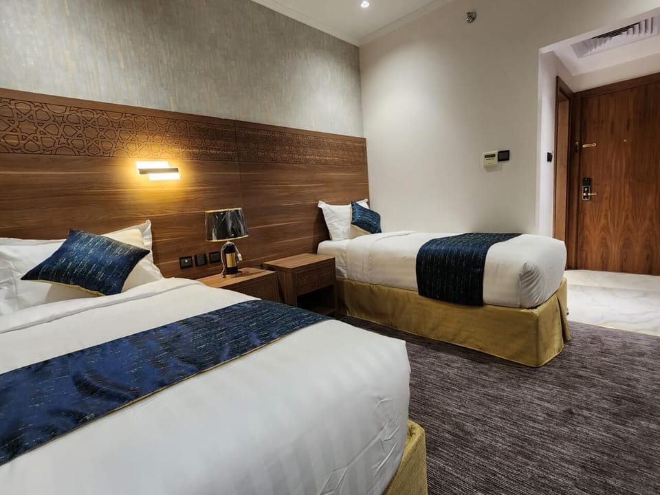 Twin Room | WiFi (free), bed sheets