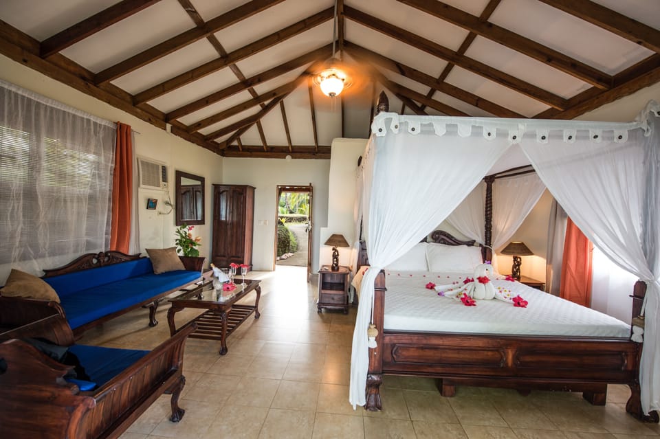 Luxury Double Room, 1 King Bed (Casita Ocean) | Rollaway beds, bed sheets
