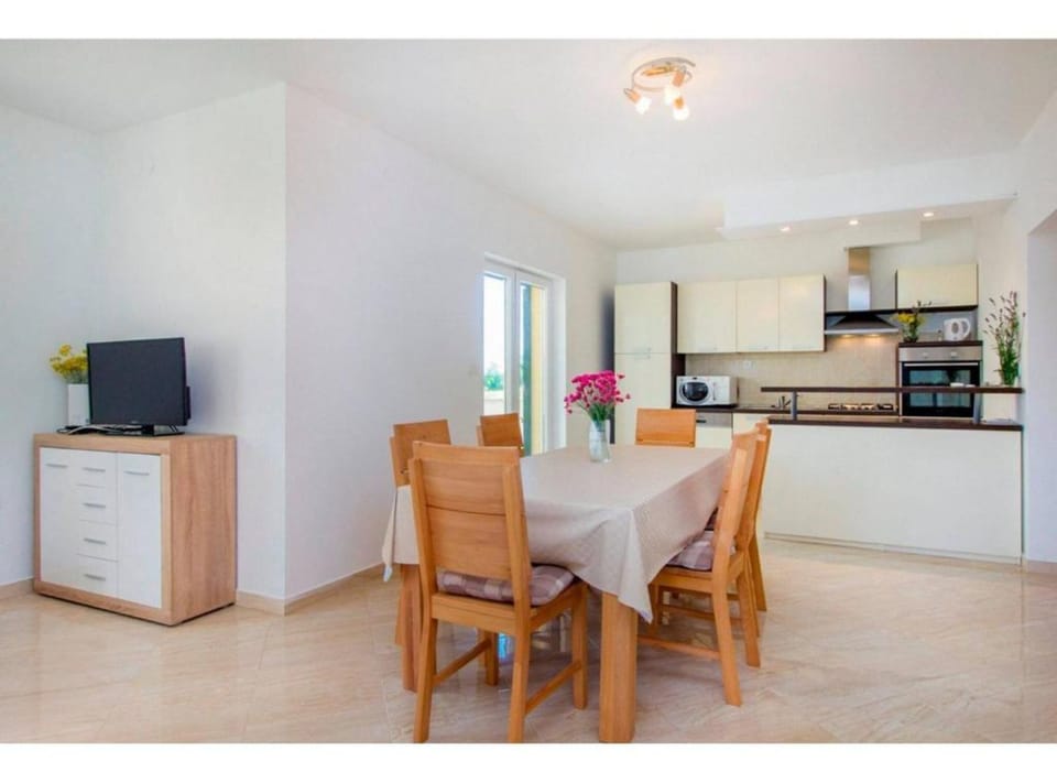Villa (Four Bedroom Villa with the pool) | Dining room