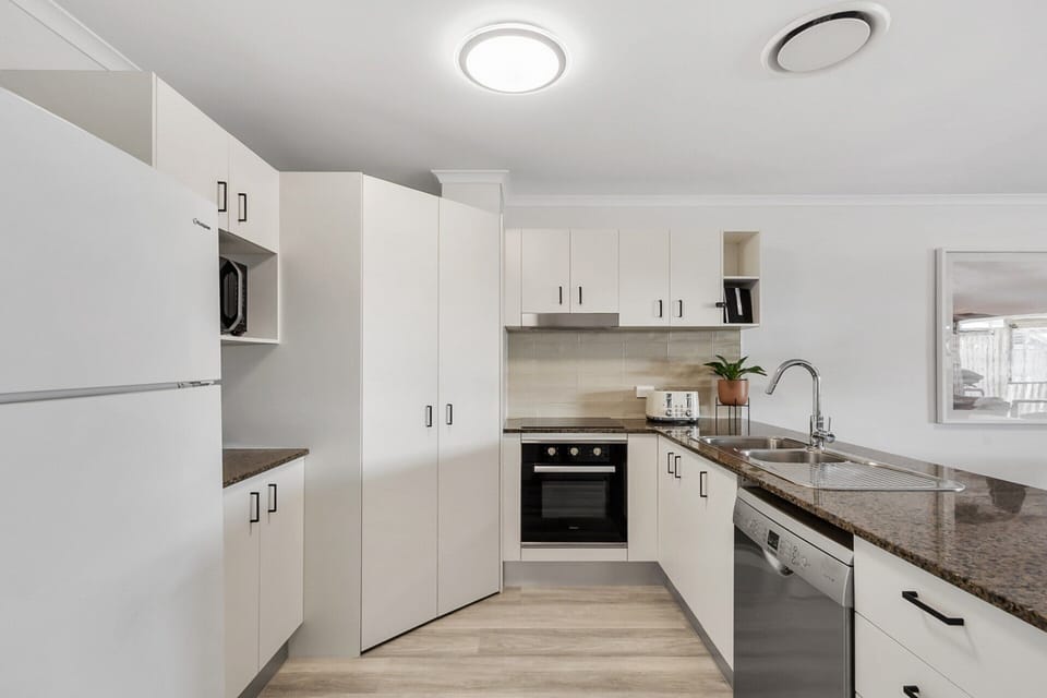 Apartment | Private kitchen | Cookware/dishes/utensils