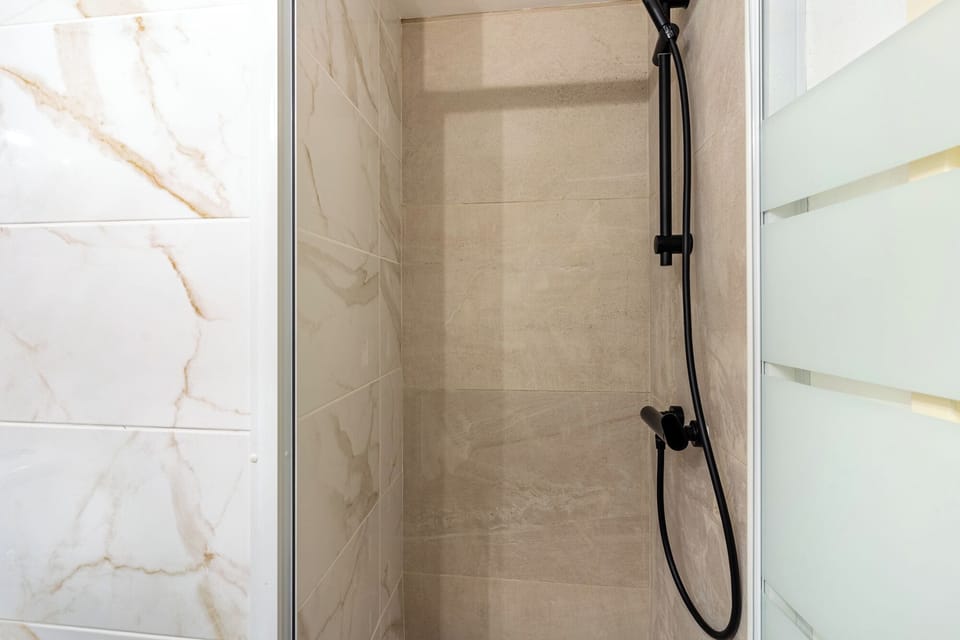 Studio, 2 Twin Beds, Kitchenette, City View | Bathroom | Shower, free toiletries, hair dryer, soap