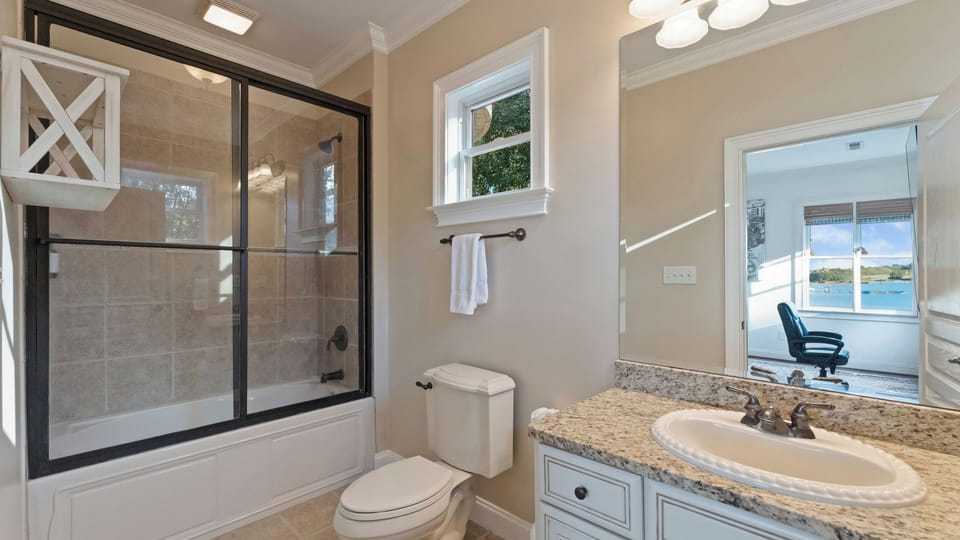 Lake Norman Retreat w/ Pool, Hot Tub & Private Dock Lake Life Cove by Avantstay Cottage in Mooresville