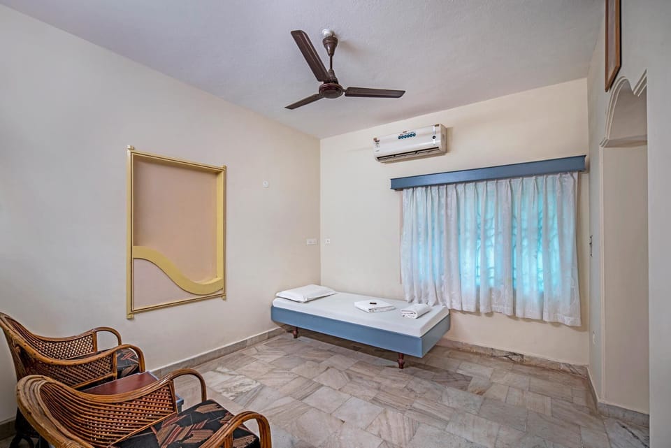 Deluxe Triple Room, Garden View | Living area | TV