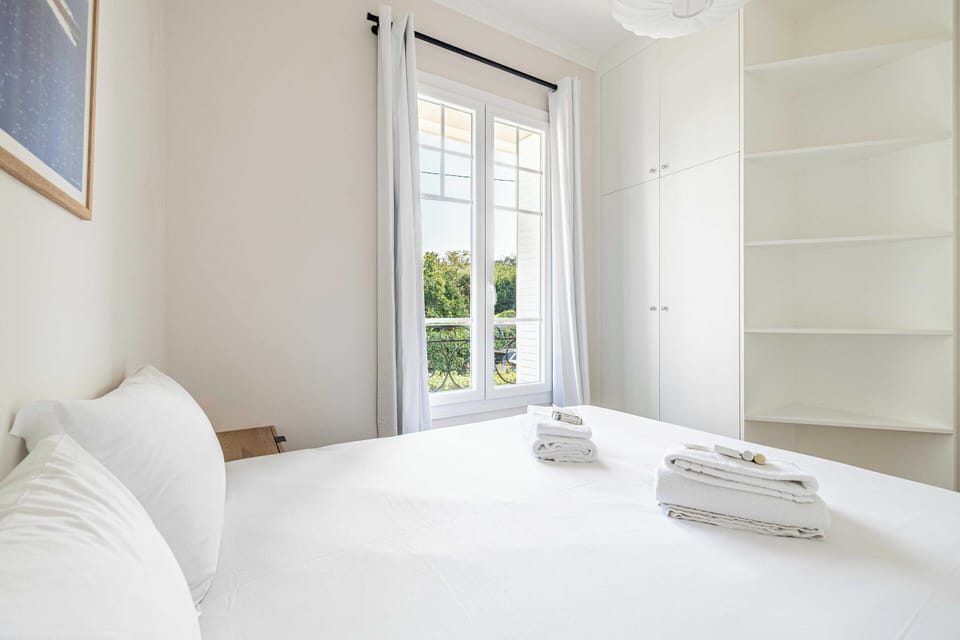 Apartment | 3 bedrooms, laptop workspace, iron/ironing board, bed sheets