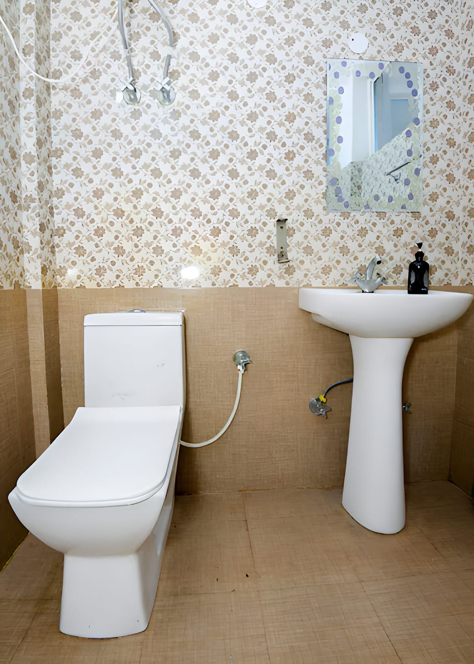 Deluxe Room | Bathroom | Shower, toilet paper