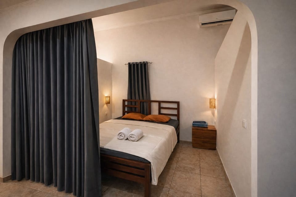 Private Double Bed in 4-Bed Mixed Dormitory | In-room safe, desk, free WiFi