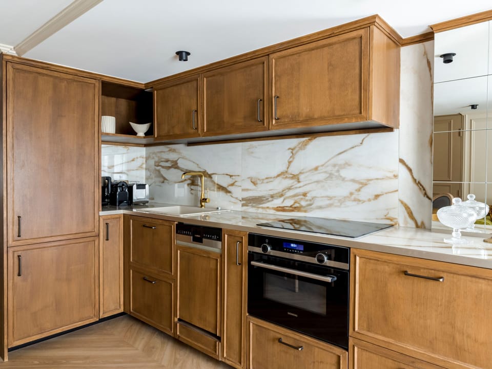 Apartment | Private kitchen | Fridge, microwave, oven, stovetop