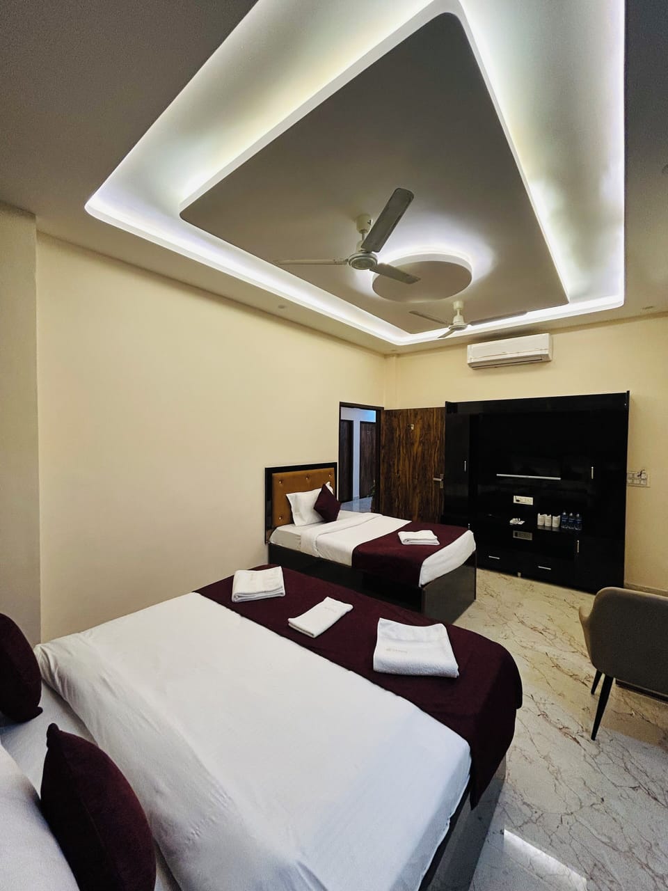 Family Room | Minibar, free WiFi, bed sheets