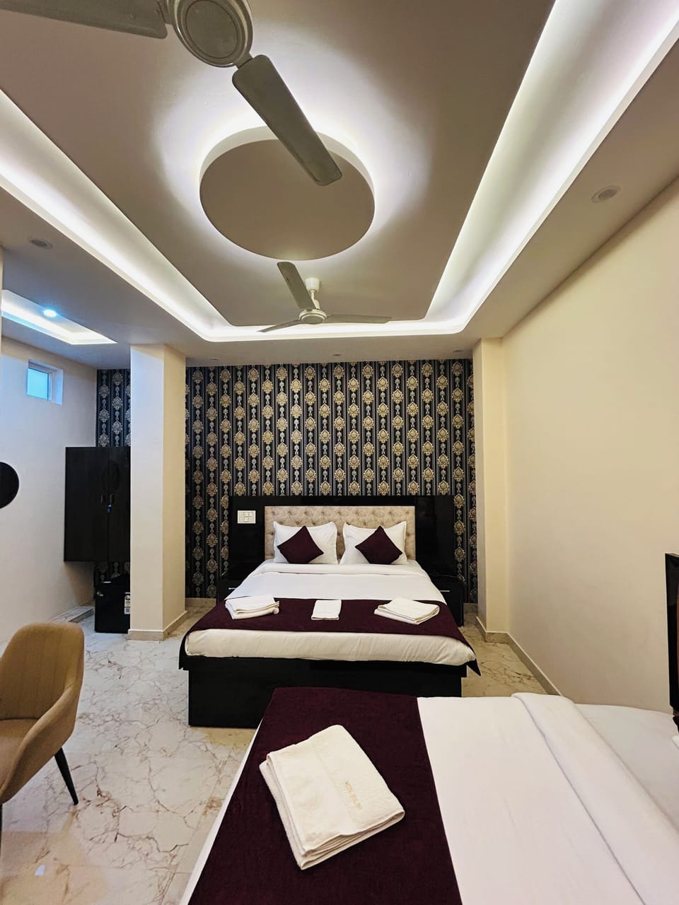 Family Room | Minibar, free WiFi, bed sheets