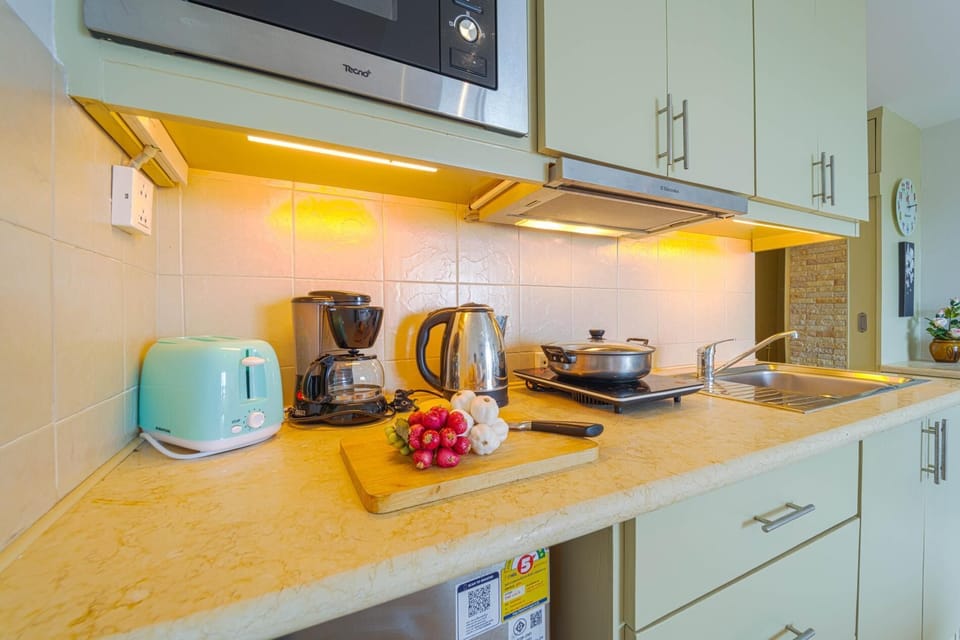 Condo, 1 Bedroom, Balcony, Sea View | Private kitchenette