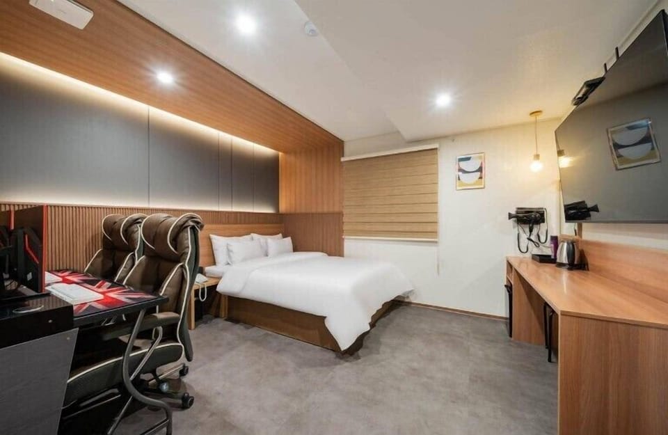 Luxury Double Room, City View | Free WiFi
