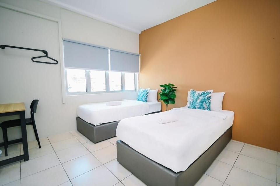 Deluxe Twin Room | Desk, free WiFi