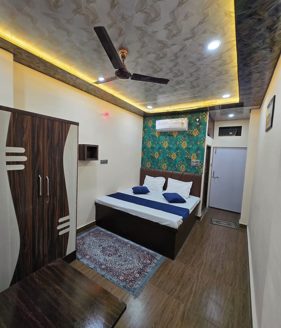 Premium bedding, desk, laptop workspace, free WiFi